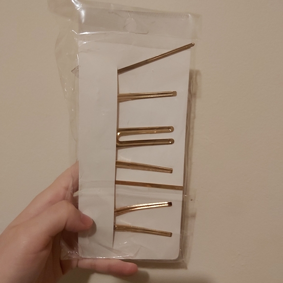 Brand new hair clips - Picture 2 of 2